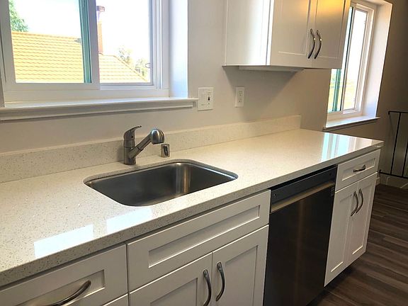 4th image of 504 Richmond Dr #3