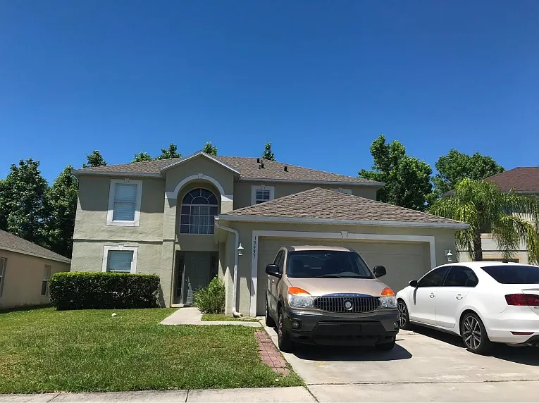 4 bed, 2.5 bath, 2222 sqft, $2,600 — Photo 1