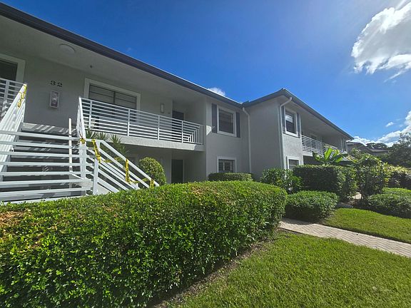 5th image of 32 Southport Lane #B
