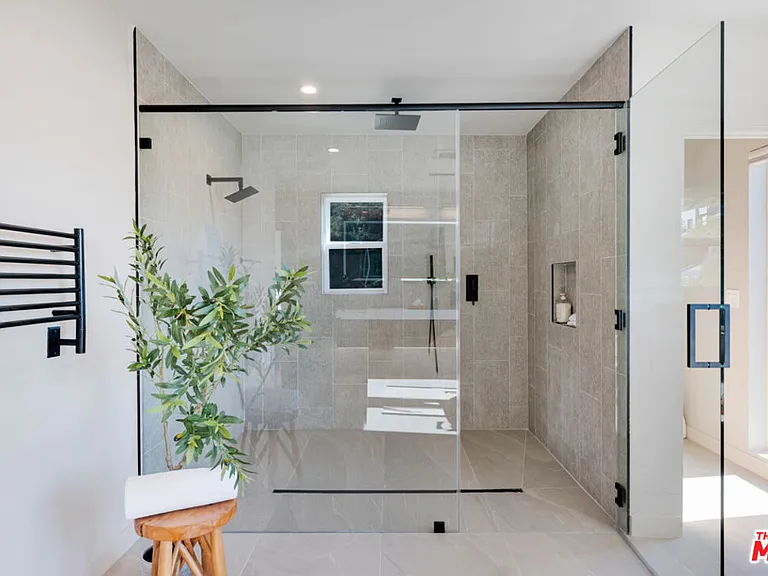 7966 Mulholland Dr — Photo 22