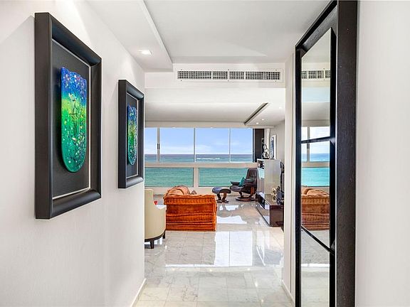 3rd image of Plaza Atlantico AVE ISLA VERDE #1002