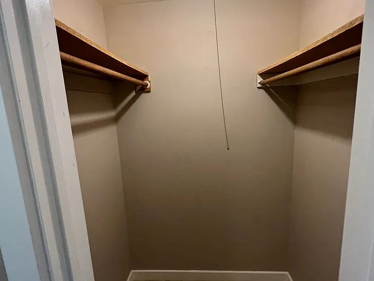Bonneville Apartments — Photo 9