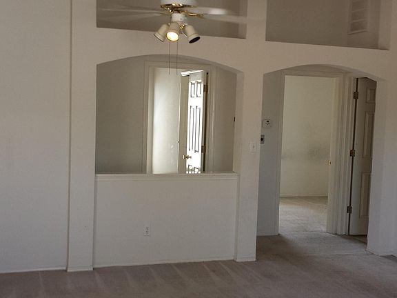 4th image of 3036 Oak Crest Cir