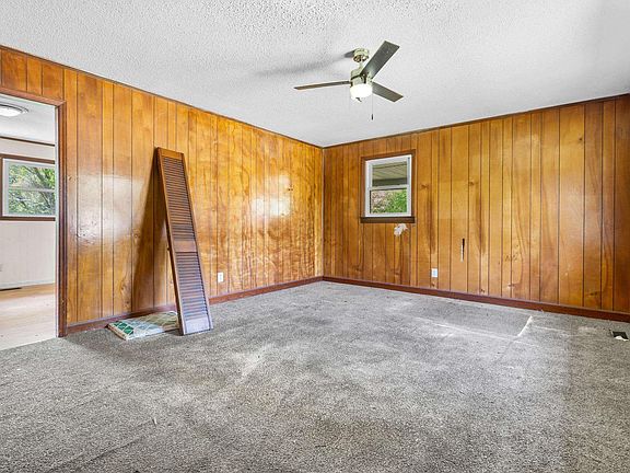 3rd image of 1006 Plowden Mill Rd