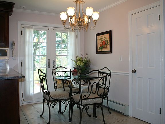 5th image of 15 Forest Hill Dr