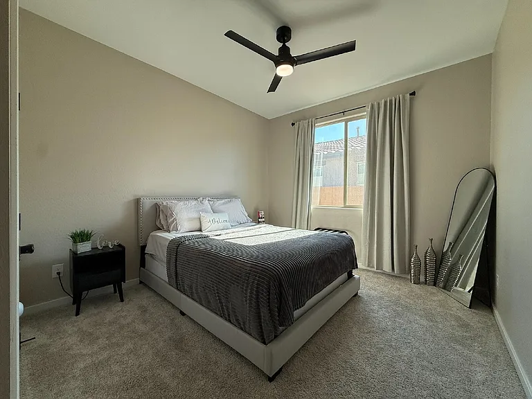 11037 W Hadley St — Photo 10