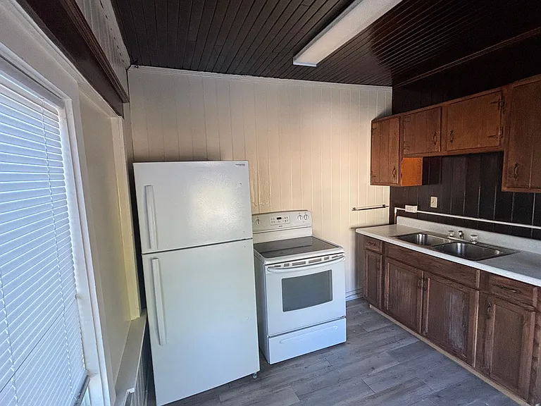 S Oakland Ave — Photo 10
