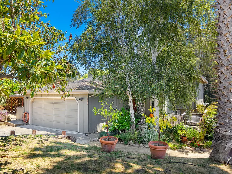 Manfre Rd — Photo 2