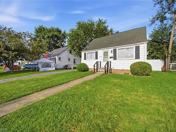2nd image of 2643 Fletcher Ave NE