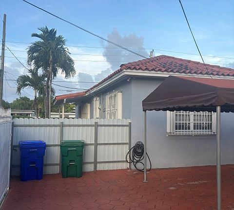 2nd image of 300 SW 55th Ave