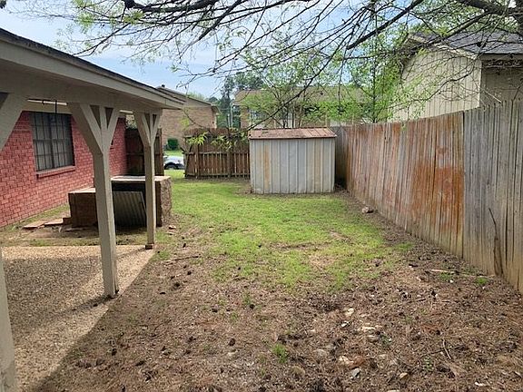 5th image of 805 Bluebird Ln