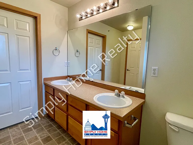 1399 Hudson St — Photo 20