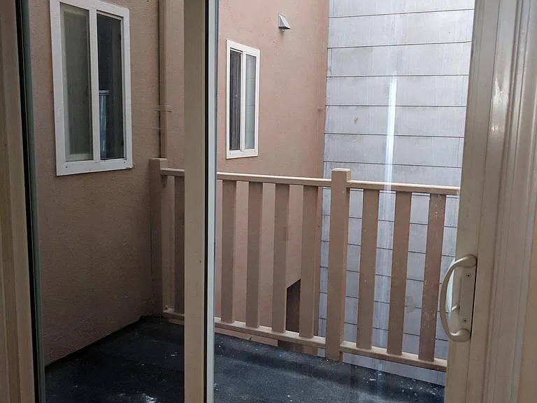 Patio Door w/Balcony