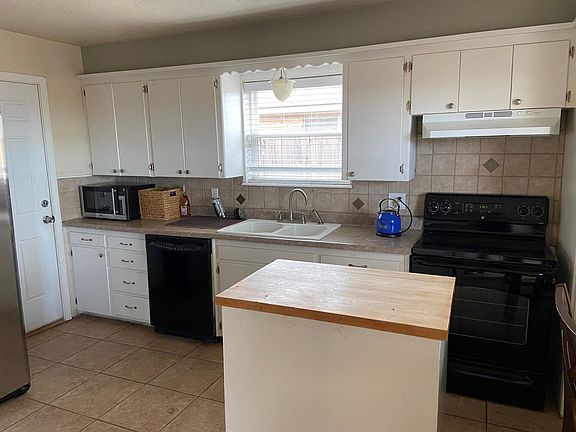 2nd image of 2201 Huntleigh Dr