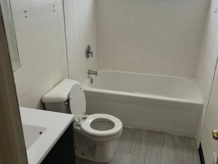 Pine Point Apartments — Photo 14