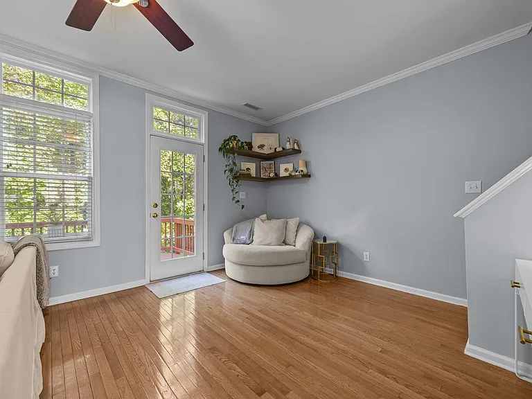 6825 Middleboro Dr — Photo 7