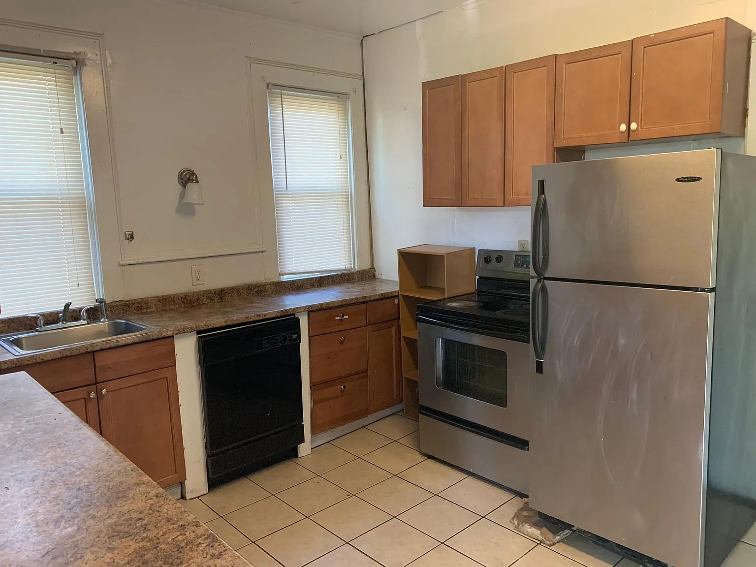 5 bed, 2176 sqft, $2,780 — Photo 2