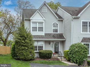 512 Carousel Cir, Norristown, PA 19403