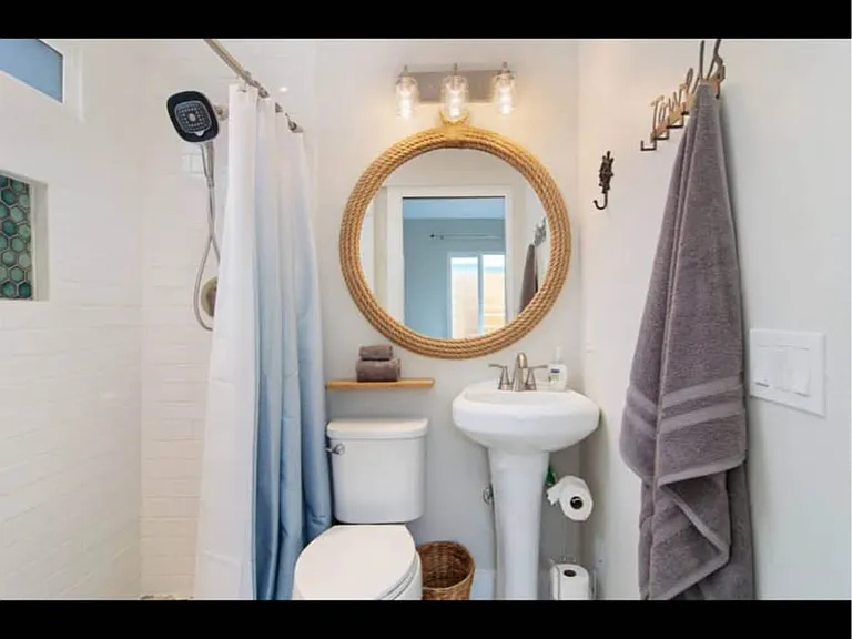 5124 Voltaire St — Photo 8