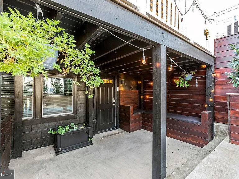 318 Todd Pl NE — Photo 37