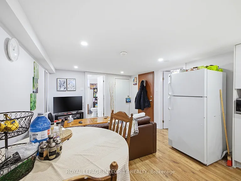 172 Cobourg St #B — Photo 8