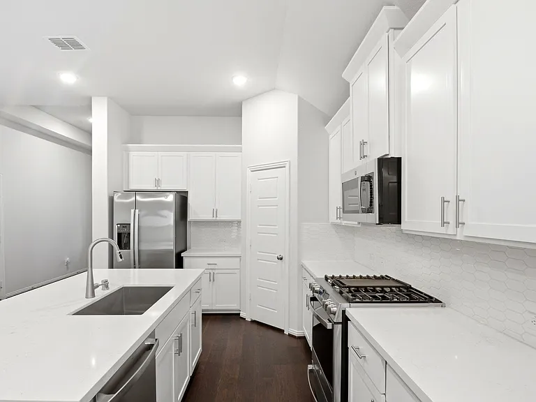 2106 Villa Flora Ln — Photo 8