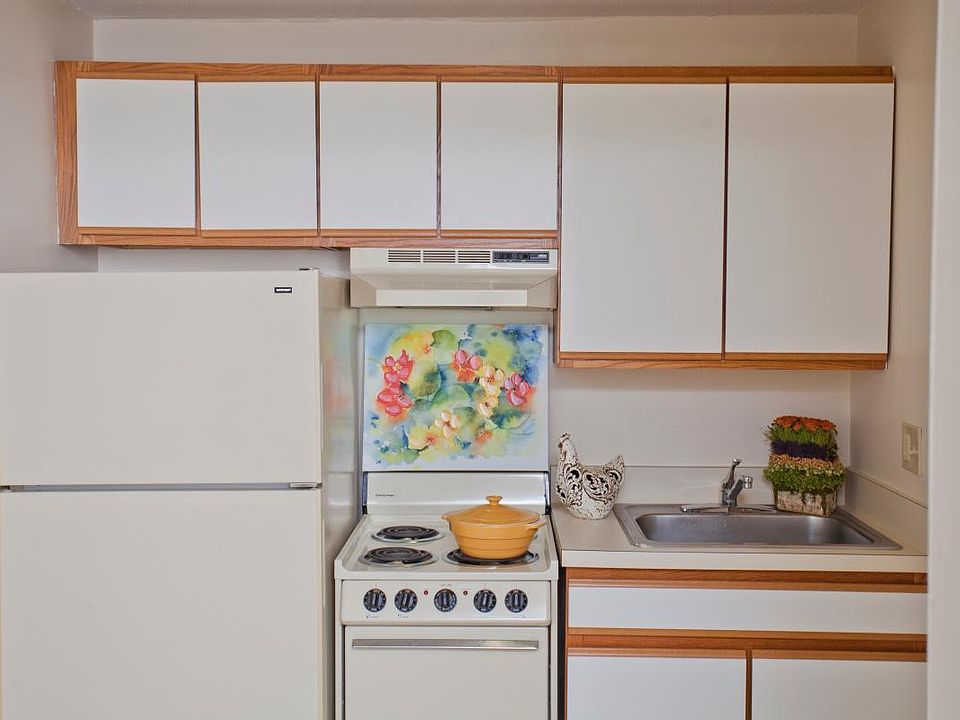 2nd image of 91 Edbert St APT L