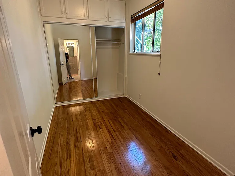 2232 N Beachwood Dr #7 — Photo 11
