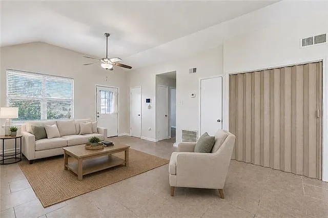 3 bed, 2.0 bath, 1350 sqft, $1,650 — Photo 3