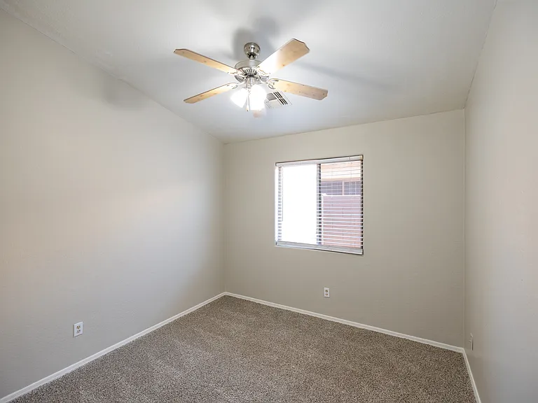 2541 E Silversmith Trl — Photo 18