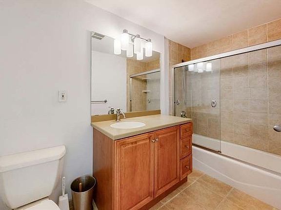 5th image of 37 Park Vale Ave APT 3