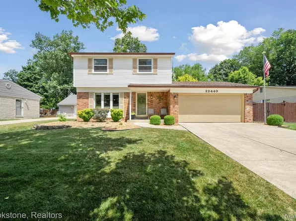 22440 Hillcrest Dr, Woodhaven, MI 48183