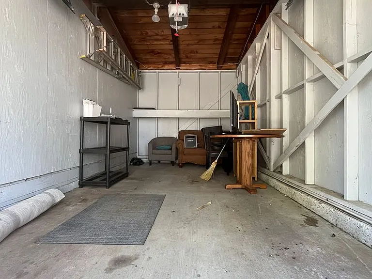 365 N Maple St #B — Photo 11