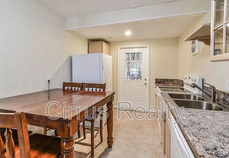 1126 44th St — Photo 10