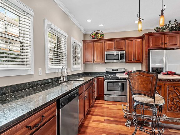 2nd image of 33 Waterside Dr