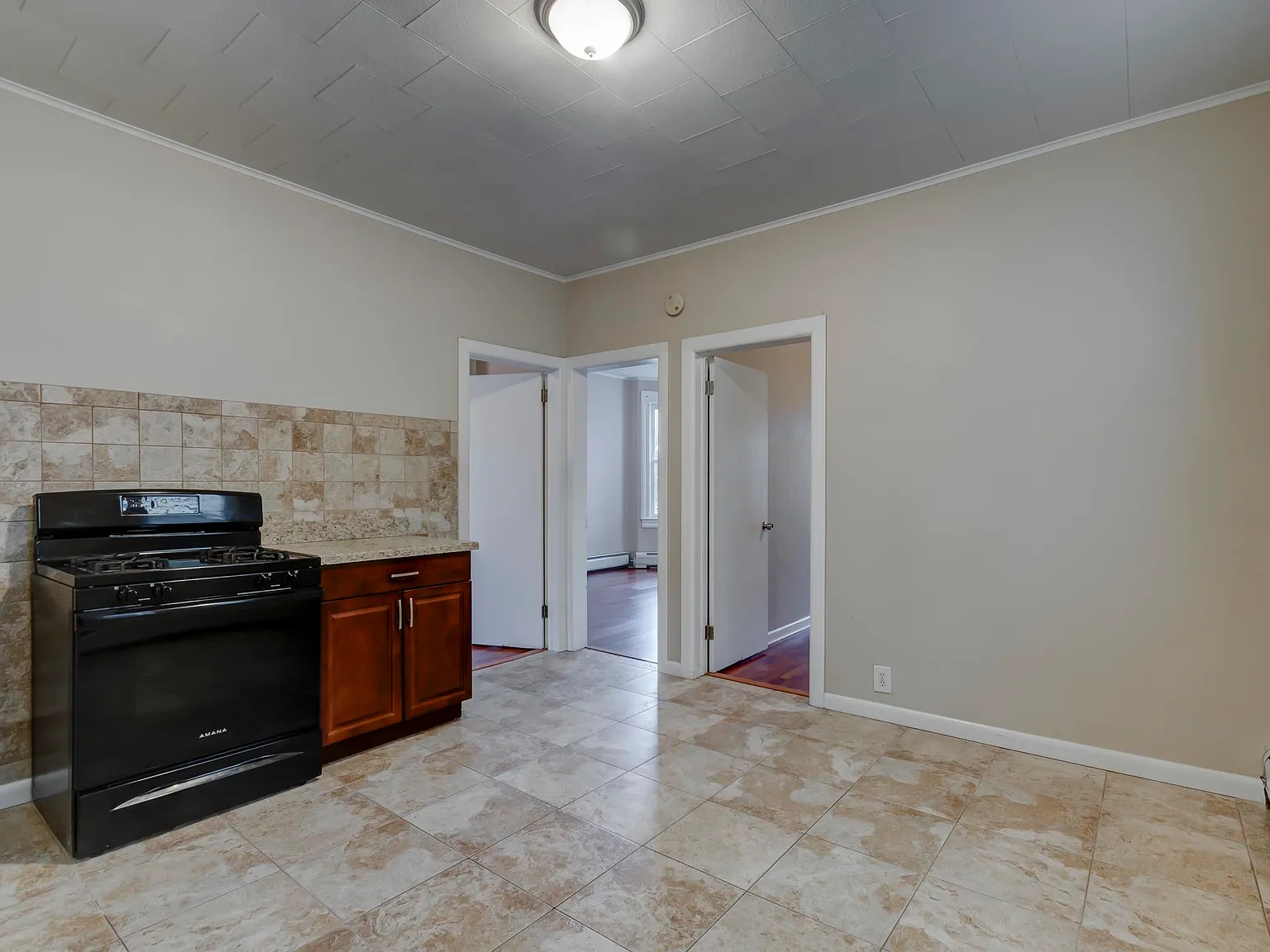 2 bed, 1.0 bath, $1,900 — Photo 3