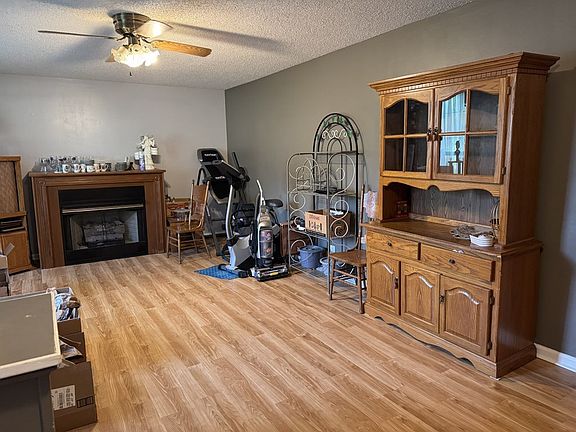 3rd image of 202 Elwood Dr