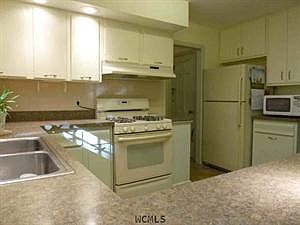 3rd image of 21 Oakwood Dr