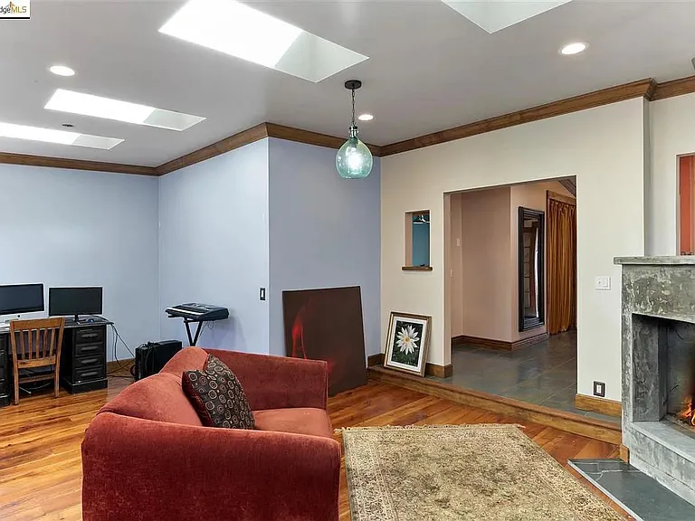 1031 Short St — Photo 13