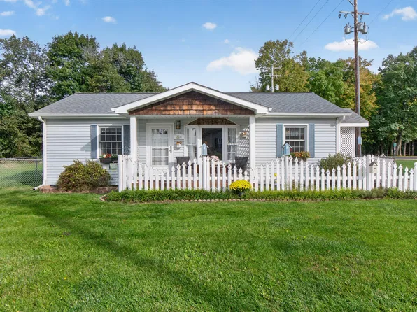 216 E 3rd St, Onsted, MI 49265