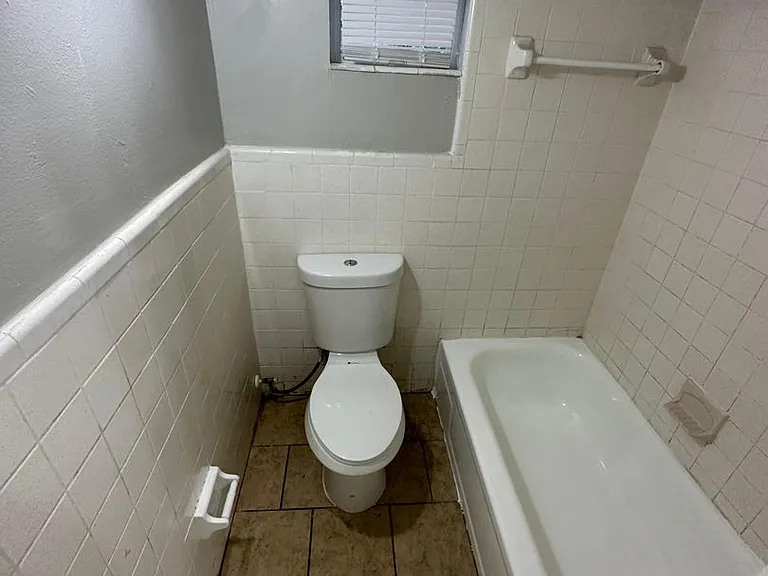 2851 Sophia St — Photo 69