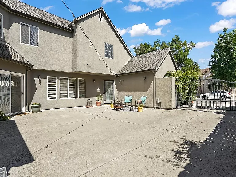 1124 Gorham Ave — Photo 11