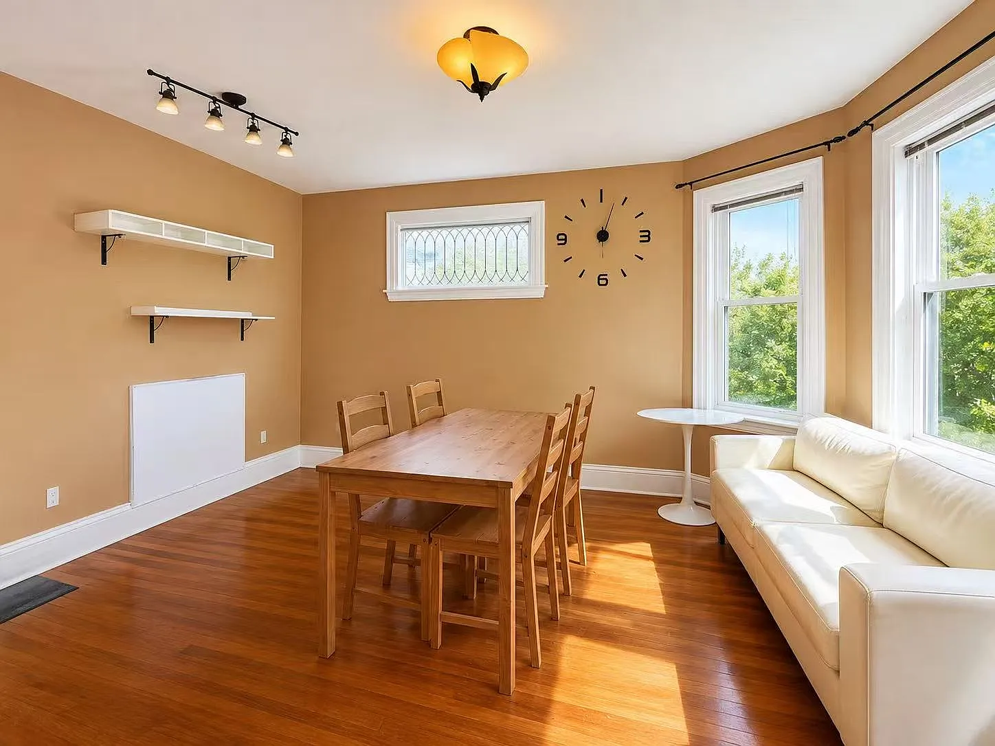 4 bed, 1700 sqft, $2,700 — Photo 3
