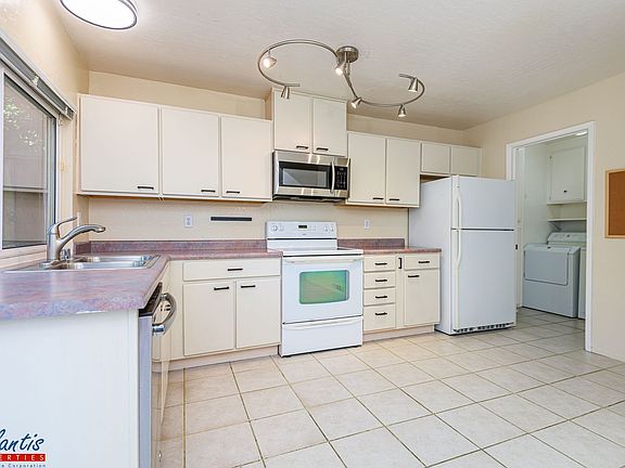 5th image of 121 Pine Wood Ln