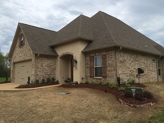 3rd image of 102 East Briar Lake Dr