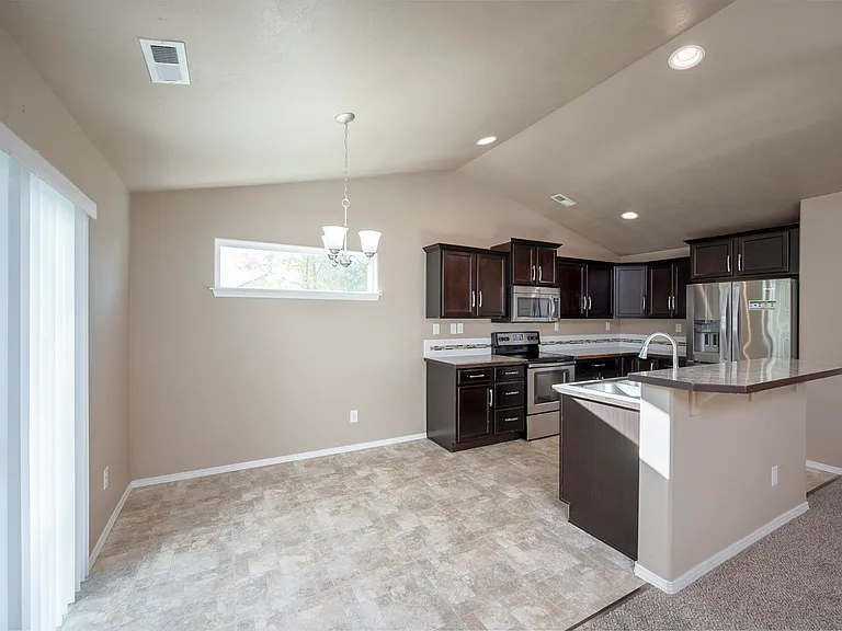629 S Lakeland Dr — Photo 6