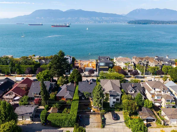 3026 Point Grey Rd, Vancouver, BC V6K 1B1