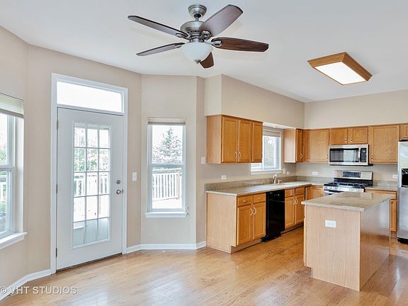 5th image of 431 Oak Grove Cir