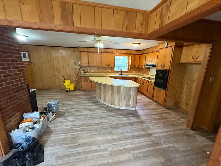 1667 Highway 404 — Photo 10