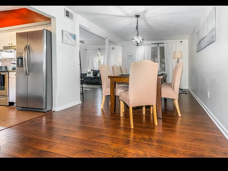 1221 Lynn Ave — Photo 9